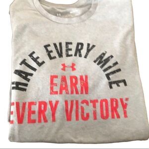 Under Armour size small t shirt great condition